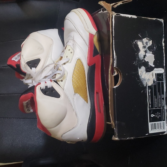 AirJordan 5 Retro "Fire Red" 2006 - Picture 7 of 14